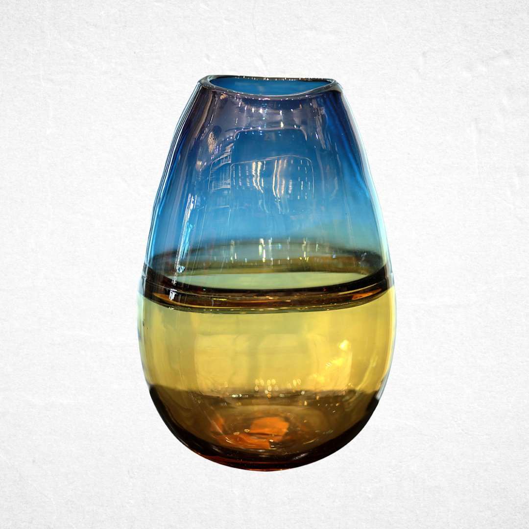 Charming vase - Luxurious Flowerssimple