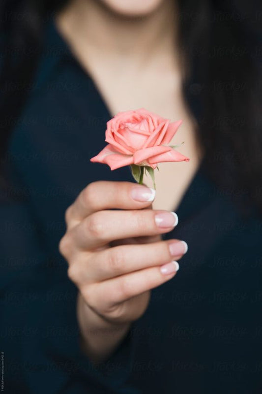 perfect way to treat your loved one  - Luxurious Flowers