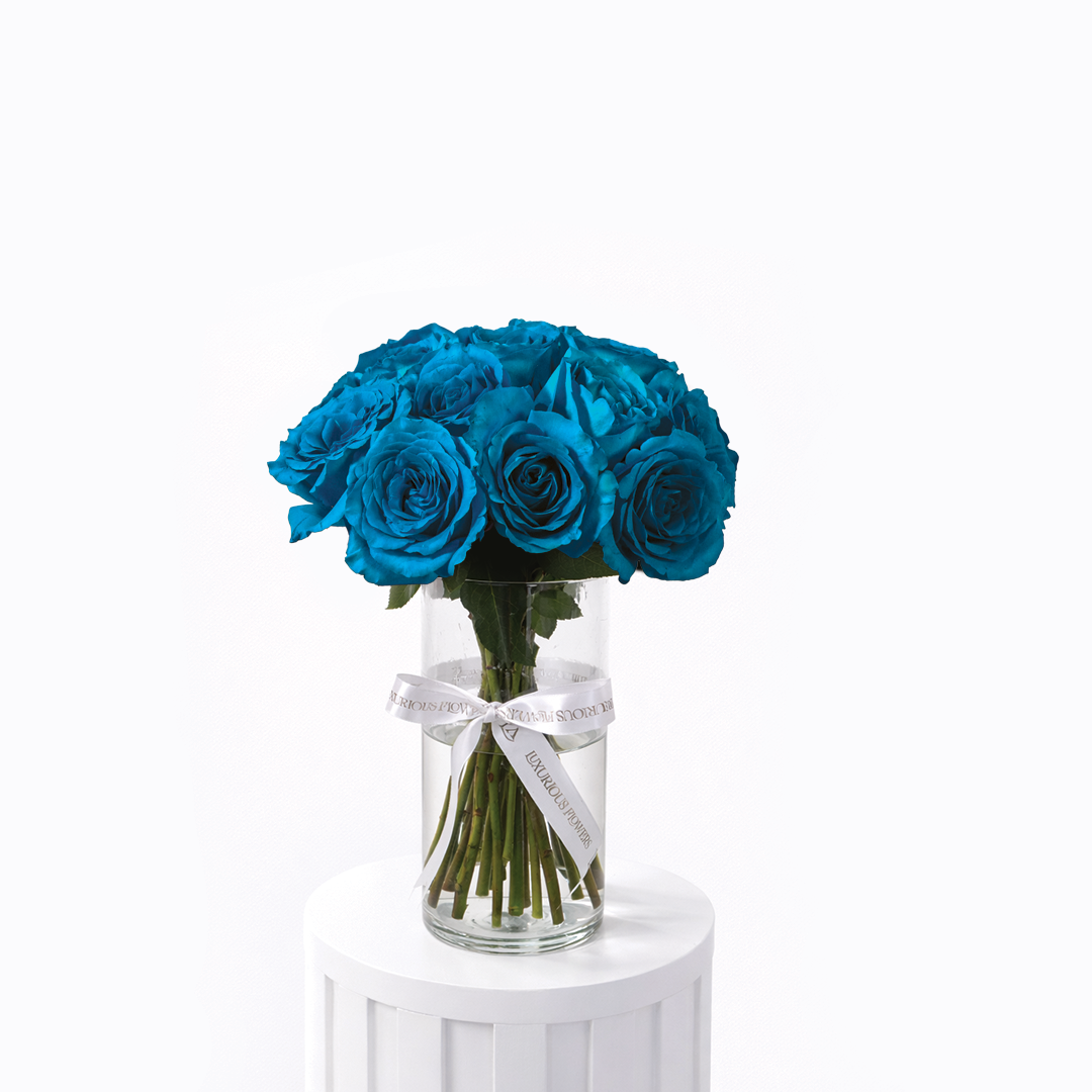 25 blue roses arranged in a clear glass vase for sale in Dubai online with same day delivery