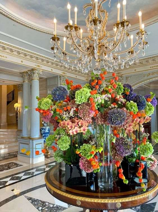 Best flower decorations for Hotels - Luxurious Flowerssimple