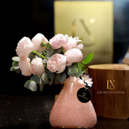 Just Baby Pink roses in a vase - Luxurious Flowerssimple