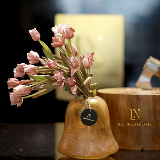 Lets go classic gradient pink rose in a vase - Luxurious Flowerssimple