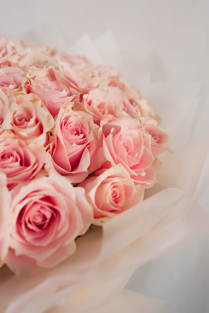 close-up Detailed view of soft apricot rose petals in a 100-stem arrangement