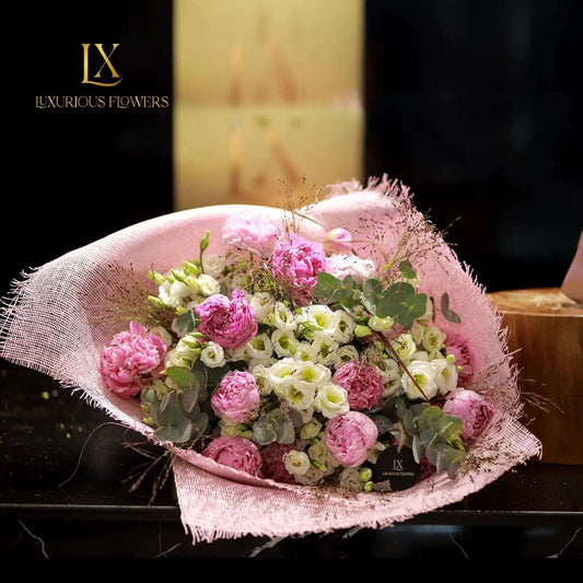 Touch in a rose - Luxurious Flowerssimple