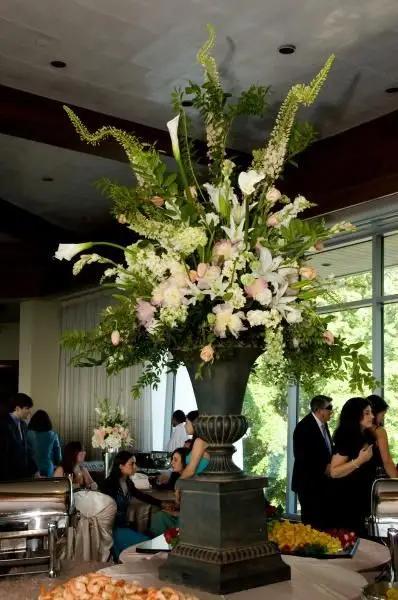 Centerpiece decorations for Hotels - Luxurious Flowerssimple