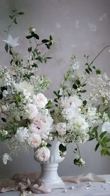 Elegant Trending Hotel Floral Arrangement - Luxurious Flowerssimple